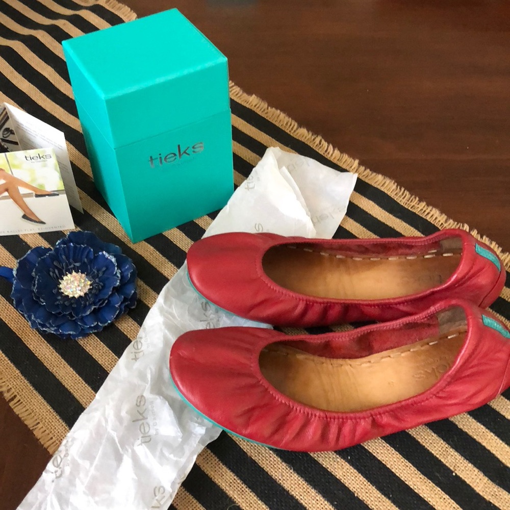Cardinal red Tieks
